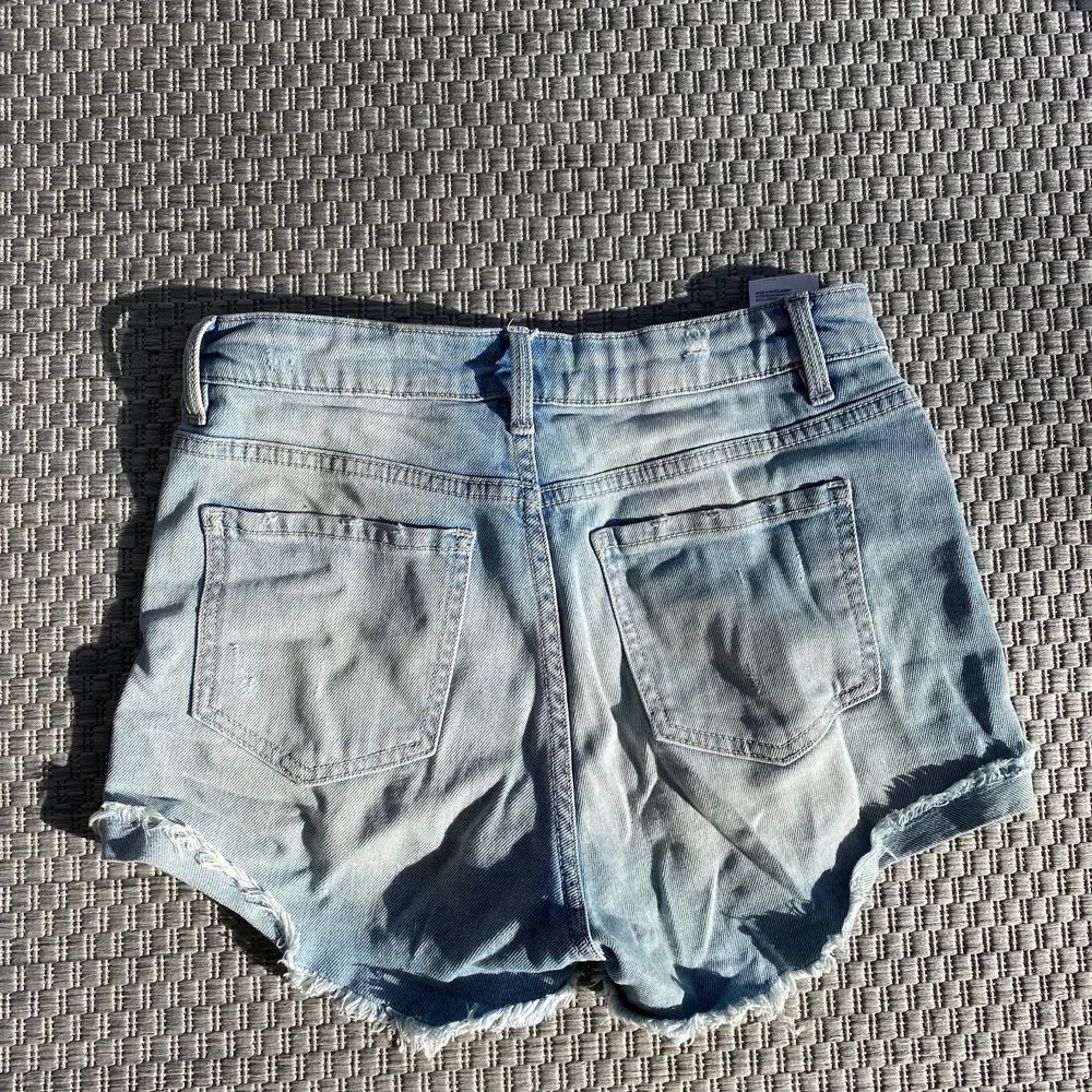 Jeansshorts från Cubus i lite stretchigt material. . Shorts.