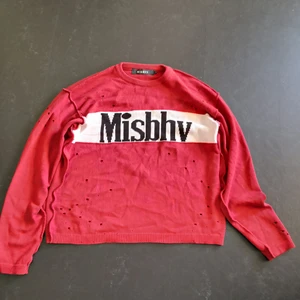 Misbhv stickad tröja - Köpte den för ca 2000 kr från misbhv (känt polskt designer märke) för ett bra tag sen, adrig använt den sen dess. Den är oversized och L i herr storlek. Tröjan är full med små hål, men det är del av design! 