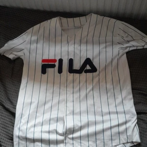 Fila baseball skjorta - Köp tack