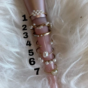 Ringar - Säljer mina ringar!! Endast använda en gång☺️ kika in min profil för massa fler! 1=15kr 3=35kr 5=50kr ALLA(7st)= 60kr