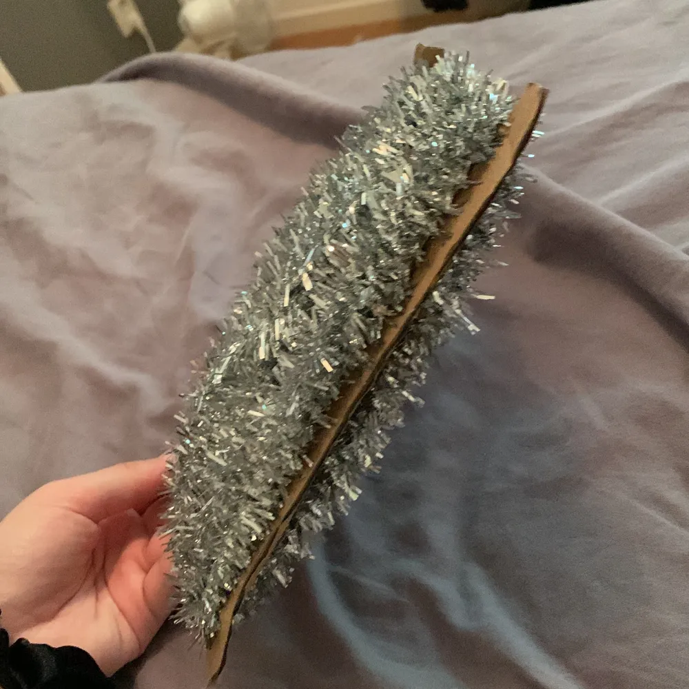 Glitter, till exempelvis julgran. Jag använde lite av detta till min mini gran, så finns mycket kvar. Har för mig att det var 10 m från början. Frakt 15kr/ej spårbart. Övrigt.