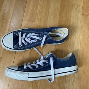 Låga Converse - Converse storlek 40 Så gott som nyskick