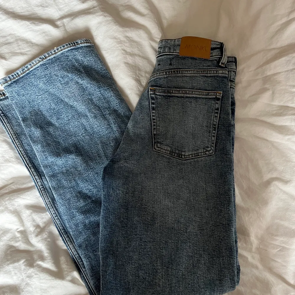 Jeans från Monki aldrig använda!. Jeans & Byxor.