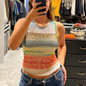 Mönstrat linne - Coolt mönstrat & lite genomskinligt linne från Urban Outfitters. Bra skick! 