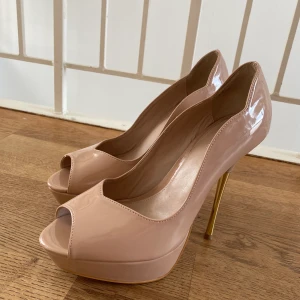 Klackar Carvela  - Klackar från Carvela 💓 använd EN gång!  Kan mötas upp eller skicka på posten! 