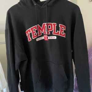 Vintage Champion Hoodie - Hej, jag säljer en vintage champion hoodie i storlek M. 500kr o köparen står för frakten