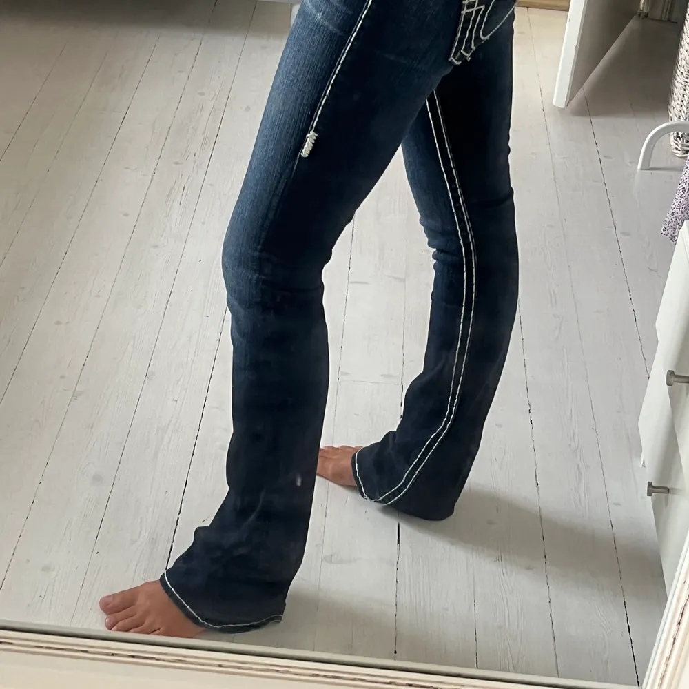 True religion jeans, köpta i USA i stl 24! Stretchig passform med bootcut-formade ben! Lågmidjade! Använda ett fåtal gånger! . Jeans & Byxor.