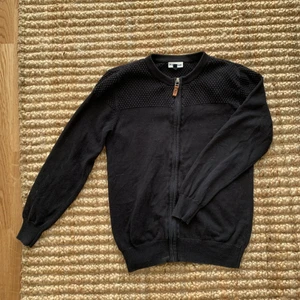 Svart härlig kofta - Vi har katt i hemmet! 