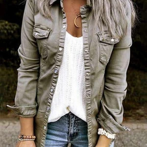 Grön kavaj / jacka - Endast provad. Skjortan är mer åt det gröna hållet i verkligheten. Strl XS