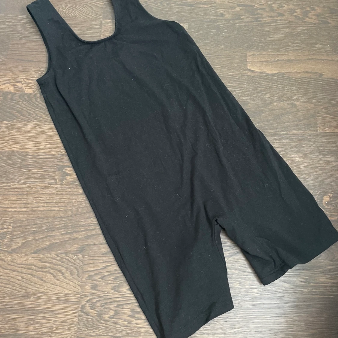 Svart playsuit COS medium byxdress shortsdress - 91