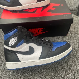 Jordan 1 high royal toe  - Sparsamt använda. Storlek 42