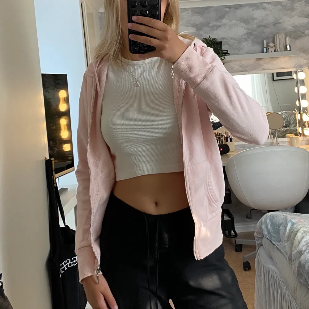 Super gullig rosa zip Hoodie som jag säljer för att jag inte använt den💕. Tröjor & Koftor.