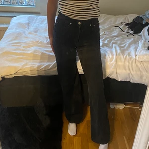 Gråa raka jeans  - Bra skick  36