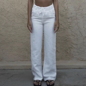 A dsgn linnebyxor - Säljer dessa vita linnebyxor från a dsgn som är helt slutsålda på hemsidan! Storlek XS. Använda fåtal gånger. 💞