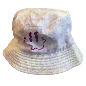 Bucket hat med stashficka - Aldrig använd. Diskret stashficka som är både vatten och luktsäker.