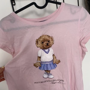 Ralph Lauren tröja stl 164/xs - Nyskick och sällan använd. Är i stl 164 men passar xs perfekt 