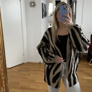 Mysig kofta  - Mysigaste koftan! Från na-kd