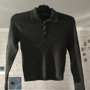 Tröja, oanvänd - Säljer denna tröja då jag aldrig använt den, pris + frakt