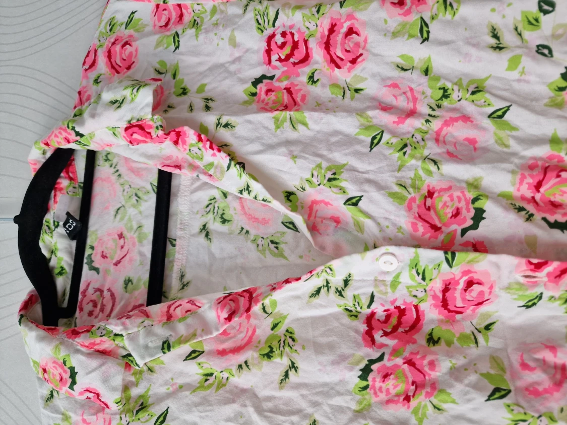 Blommig tröja  - 91