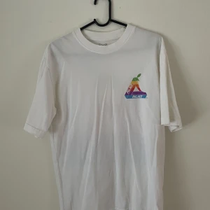 Palace t-shirt - Unik palace t-shirt. Sitter overzied, passar också M.