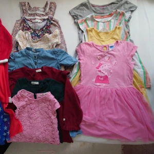 Barnkläder - Bra skick på klänningar 