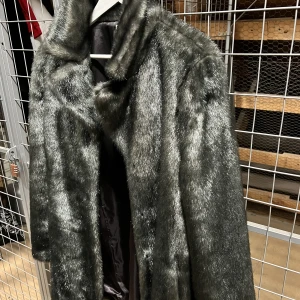 Fusk päls jacka  - Inköpt på secondhand 