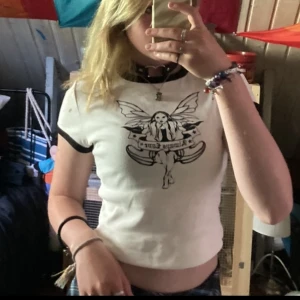 T-shirt - Köpt från HM  Storlek s Använd ett fåtal gånger Skriv till mig om fler bilder eller frågor❤️ Endast swish