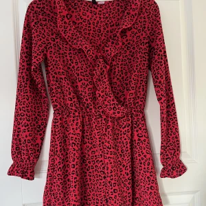 Playsuit - Jättefin somrig playsuit som är använd 1 gång. Nypris 500kr💗💗