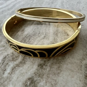 Armbands kit - Armbands kit svart och vitt med guld (Inte äkta) Frakt ingår Använd cirka 3 gånger 
