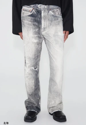 Our Legacy - Third Cut (32/32) - Oanvända jeans från Our Legacy! Något mer beige i färg jämfört med första bilden. Storlek: 32/32 Modell: Third Cut Digital Print Ink Black Nypris: 3200 kr