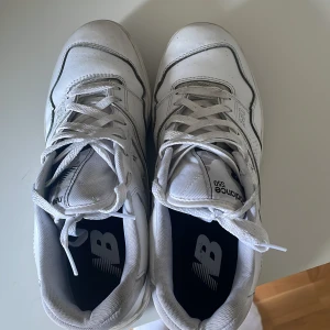 New balance skor - Köpta från merchsweden för 2799 kr de är i bra skick fast de e lite smutsiga