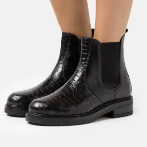 Oanvända boots pavement - Helt nya boots från Pavements, slutsålda i denna storlek. Nypris 1400kr. Frakt tillkommer