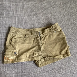 Shorts  - Shorts från body glove. Fint skick och är ganska kort i modellen. 