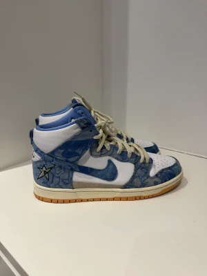 Nike dunk high carpet company  - Säljer ett par Nike dunk high carpet company i storlek 44,5/Us 10,5  skick 8/10  og all   
