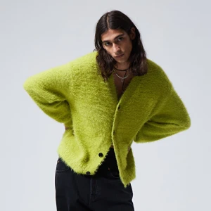 Igor Relaxed Cardigan  - Superfin limegrön oversized cardigan i mohair från weekday!! Har endast kommit till användning vid ett tillfälle!!😁 Köparen står för frakten!😊📦