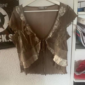 Tröja - SÅ FIN, använd typ en gång då den inte är min stil längre! Perfekt för en fairy look. (Kan skicka fler bilder)