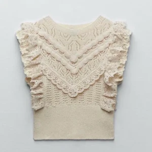 Spetstopp från ZARA🌸 - Hur fin som helst, kommer inte till användning tyvärr! Vid bud, öka med minst 20kr tack❤️