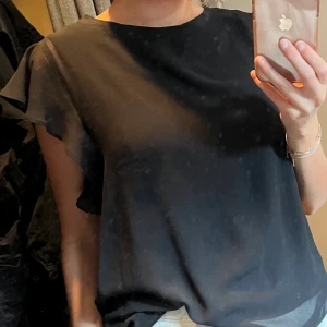 Blus Zara  - Fin blus från Zara men volang ärmar 