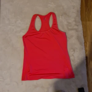 Linne neon rosa casall - Linnen är ny. Köparen står för frakt.