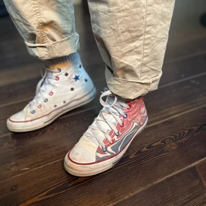 Converse skor - Ett par skor som är använd några gånger. Den är inte så sliten bara smutsig. Strorlek 38