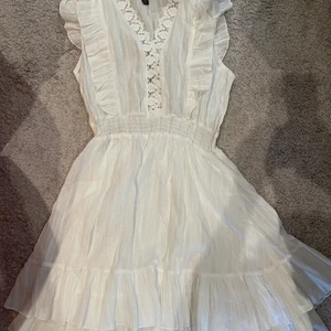 ❗️Vit klänning från Shein❗️ - 💕Säljer denna vita klänningen då jag inte använder den längre. Klänningen är i storlek S💕