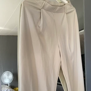 Kostymbyxor  - Stretchiga kostymbyxor från Nelly, oanvända.