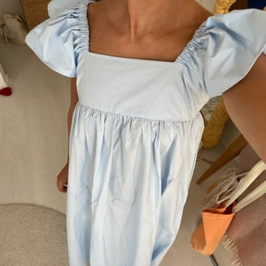 Klänning  - Finaste långklänningen från H&M. Aldrig använd med prislapp kvar 🌼