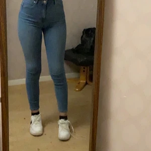 Skinnyjeans - Säljer dem på grund av ingen användning storleken är XS köpta från H&M 