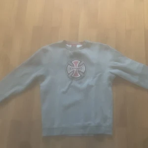 independent tröja - en independent tröja i bra skick rätt använd men inga hål i storlek S. pris kan diskuteras