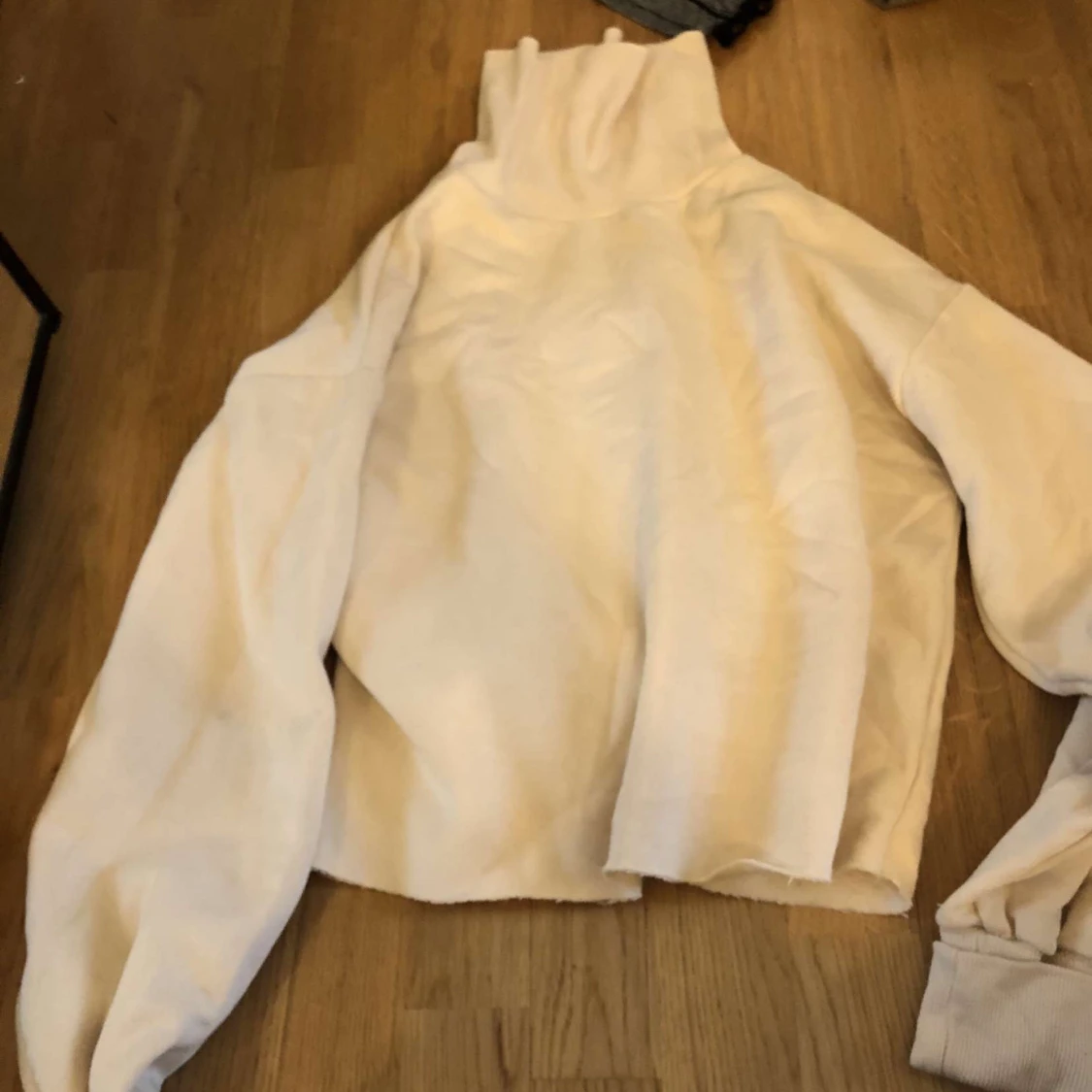 Beige sweatshirt med krage 