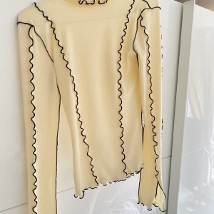 Beige topp🧸 - Helt ny topp 💛