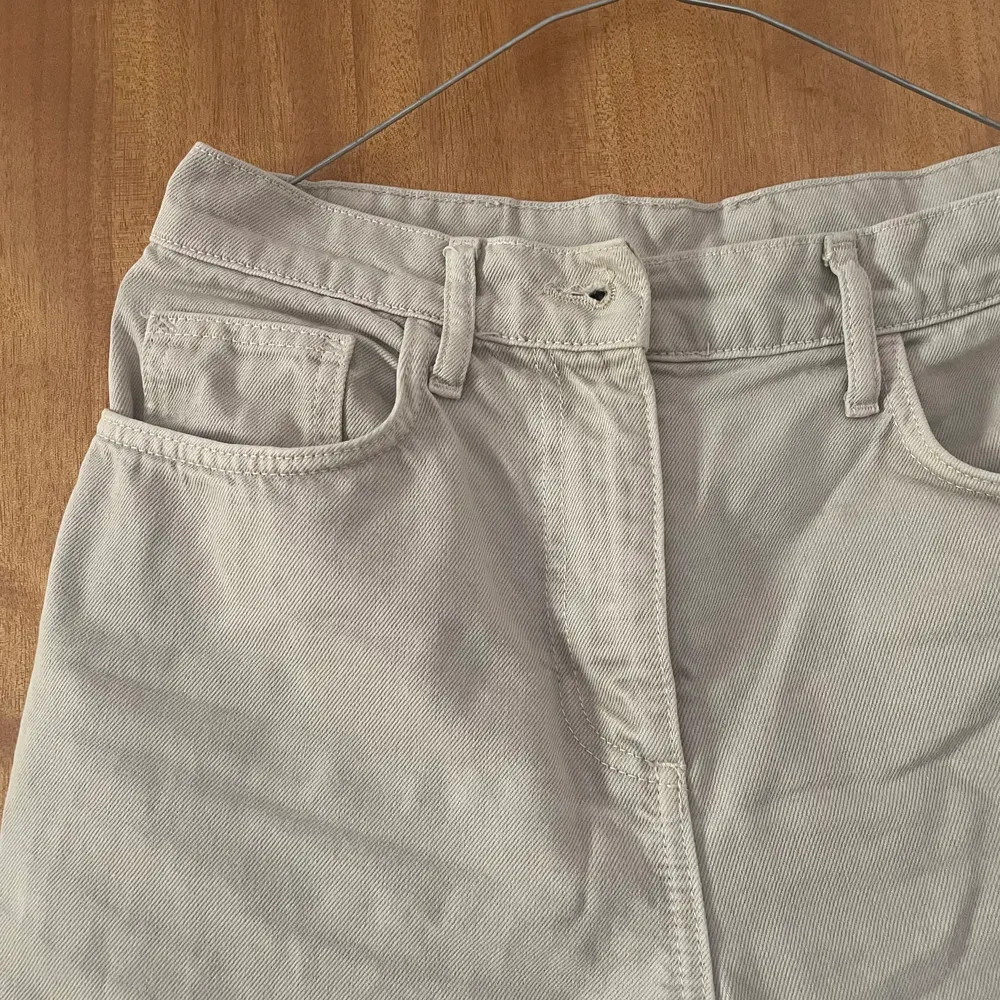 Baggy jeans från asos storlek 28/32 (38ish). Bra skick. Skriv om vi vill köpa och har frågor. . Jeans & Byxor.