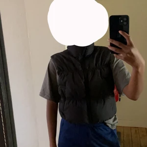 Väst - S-xxs. Möts upp elr frakt som du står för