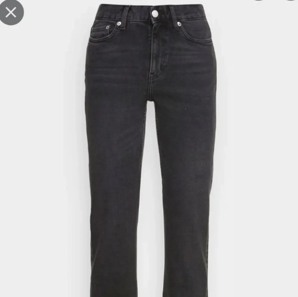 jeans från weekday i modellen twig, använda några gånger så i nysick! . Jeans & Byxor.